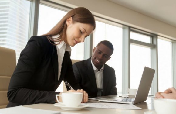 What is the role of a Contract Lawyer?
