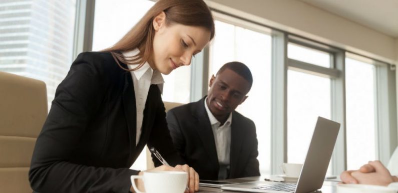 What is the role of a Contract Lawyer?