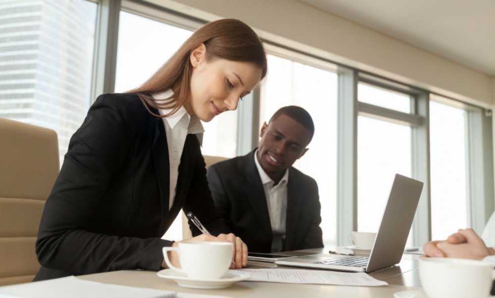 What is the role of a Contract Lawyer?