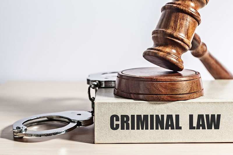 What Does And How To Choose A Criminal Lawyer?