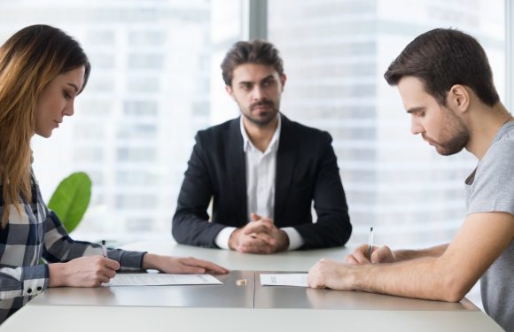 Expert Guidance in Difficult Times: How a Divorce Lawyer Can Provide Emotional Support and Legal Solutions